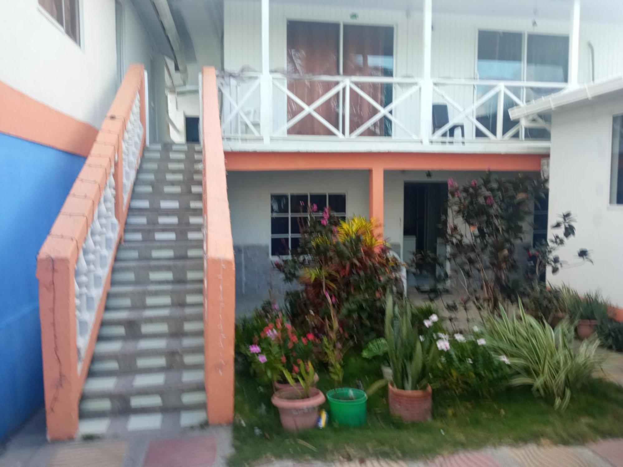 Posada Valerie Hotel Archibolds Buitenkant foto