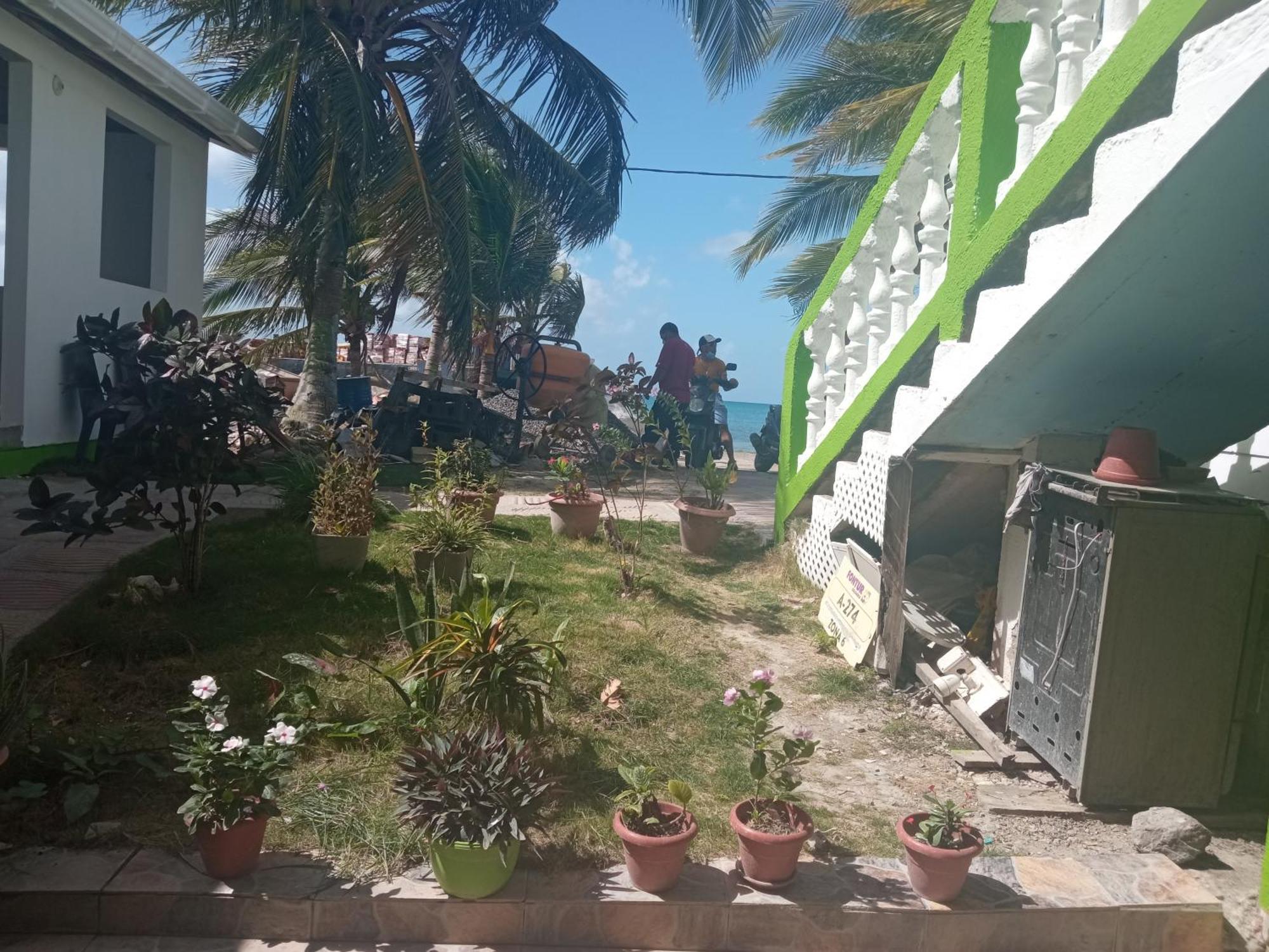 Posada Valerie Hotel Archibolds Buitenkant foto