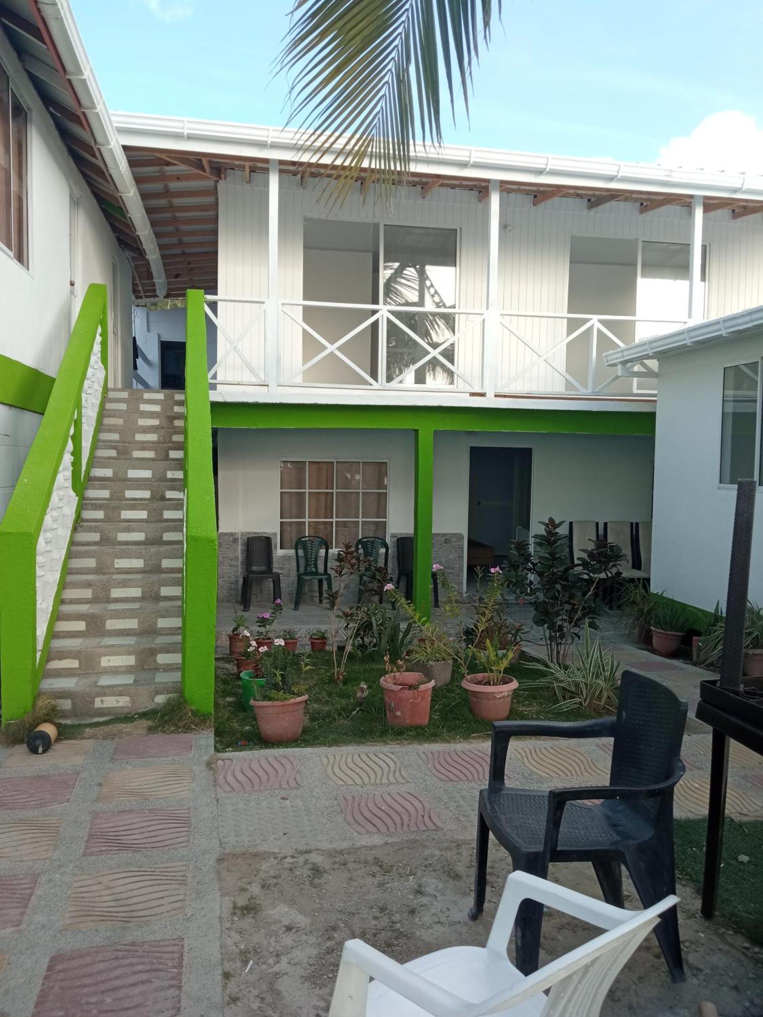 Posada Valerie Hotel Archibolds Buitenkant foto