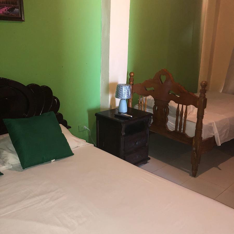Posada Valerie Hotel Archibolds Buitenkant foto