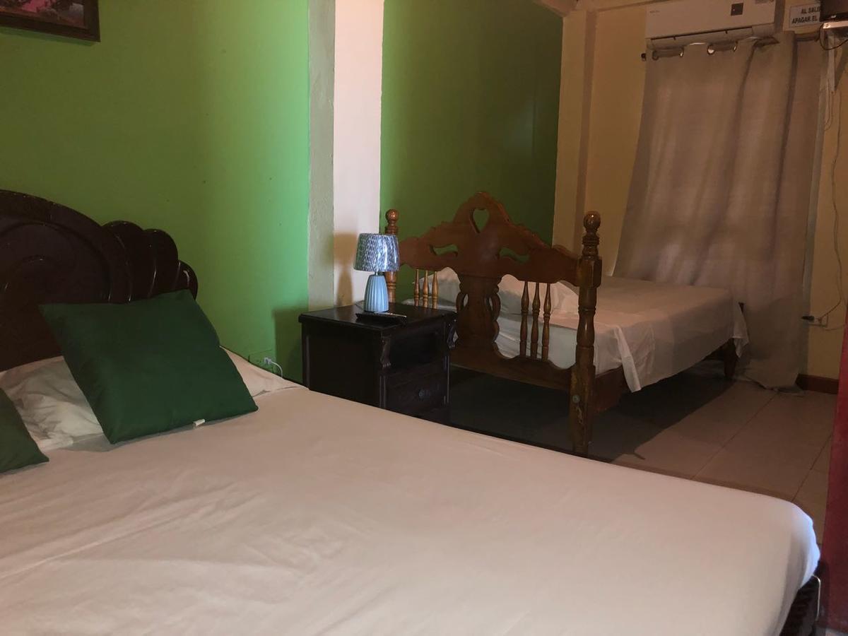 Posada Valerie Hotel Archibolds Buitenkant foto